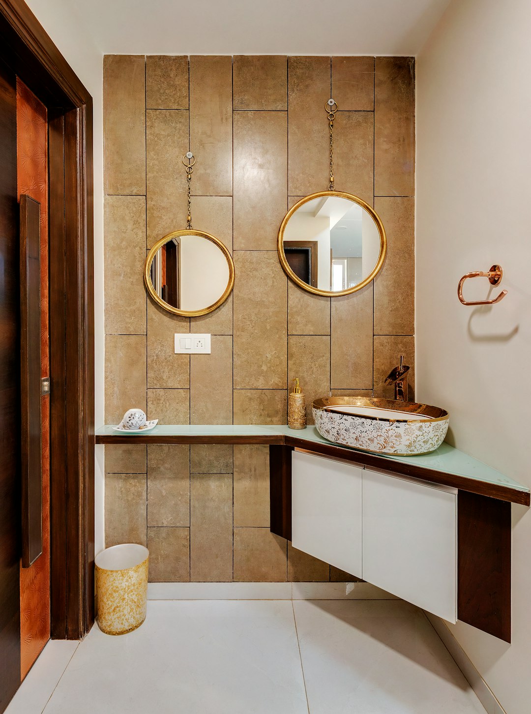 Compact Vanity Unit — detail