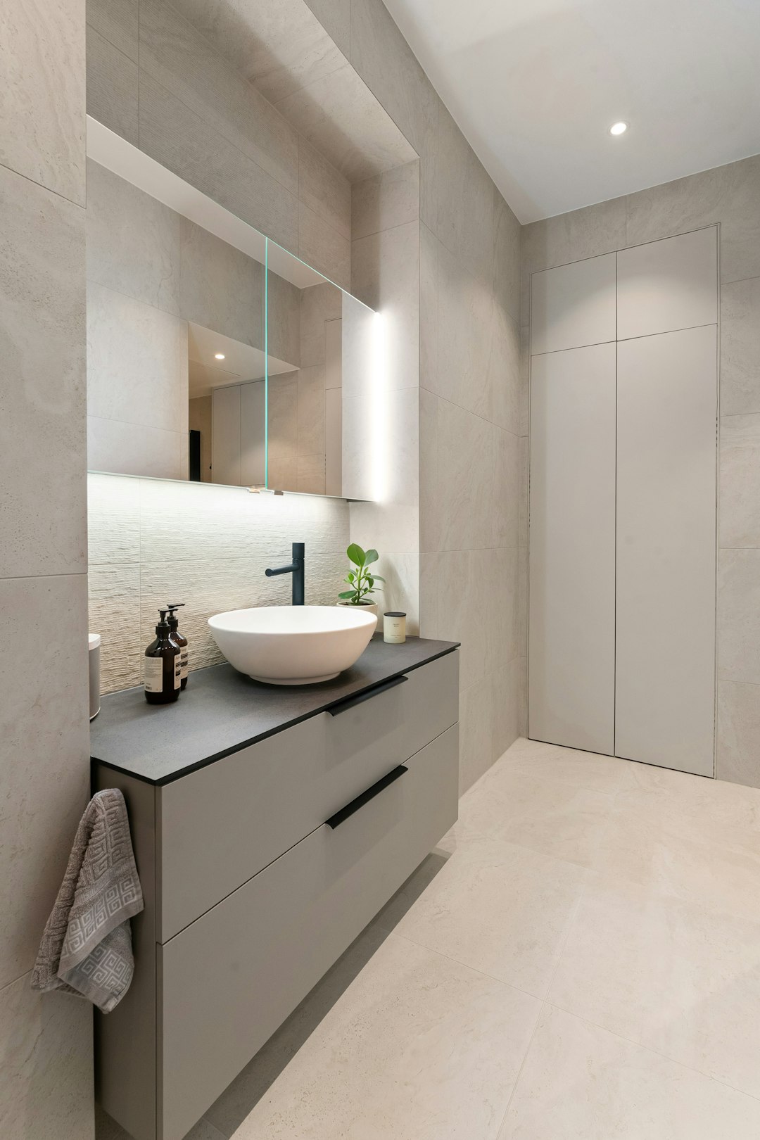 Double-Sink Vanity Unit — detail