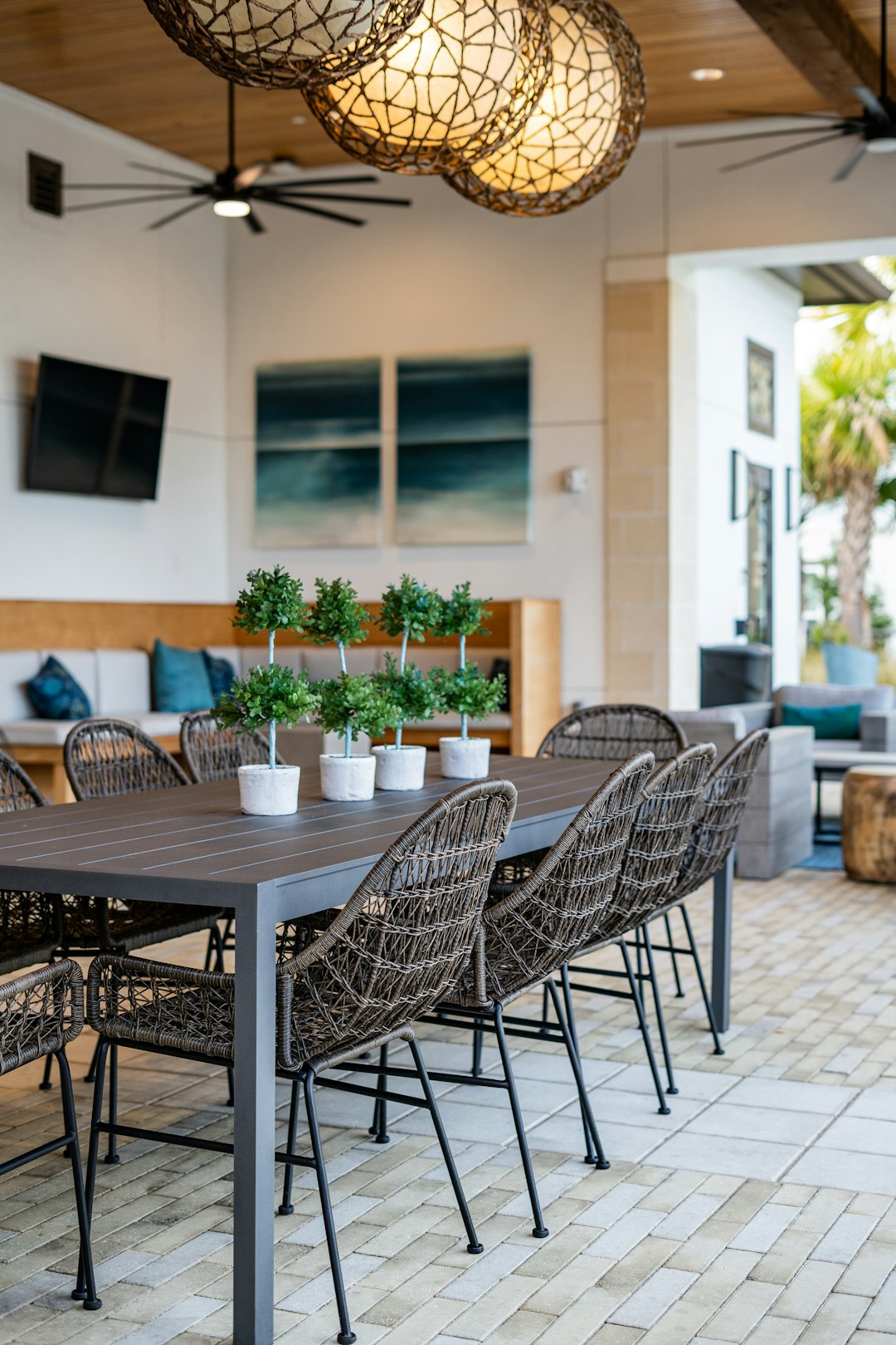 Round Patio Table