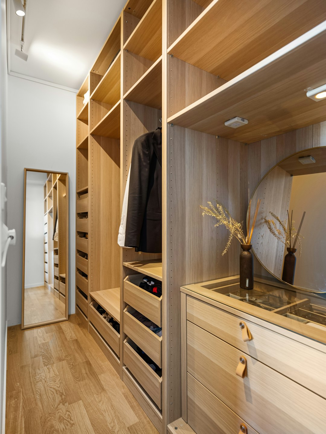 Sliding Door Wardrobe — detail