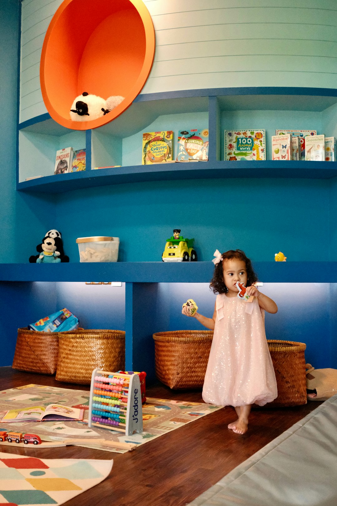 Toy Storage Bench — detail