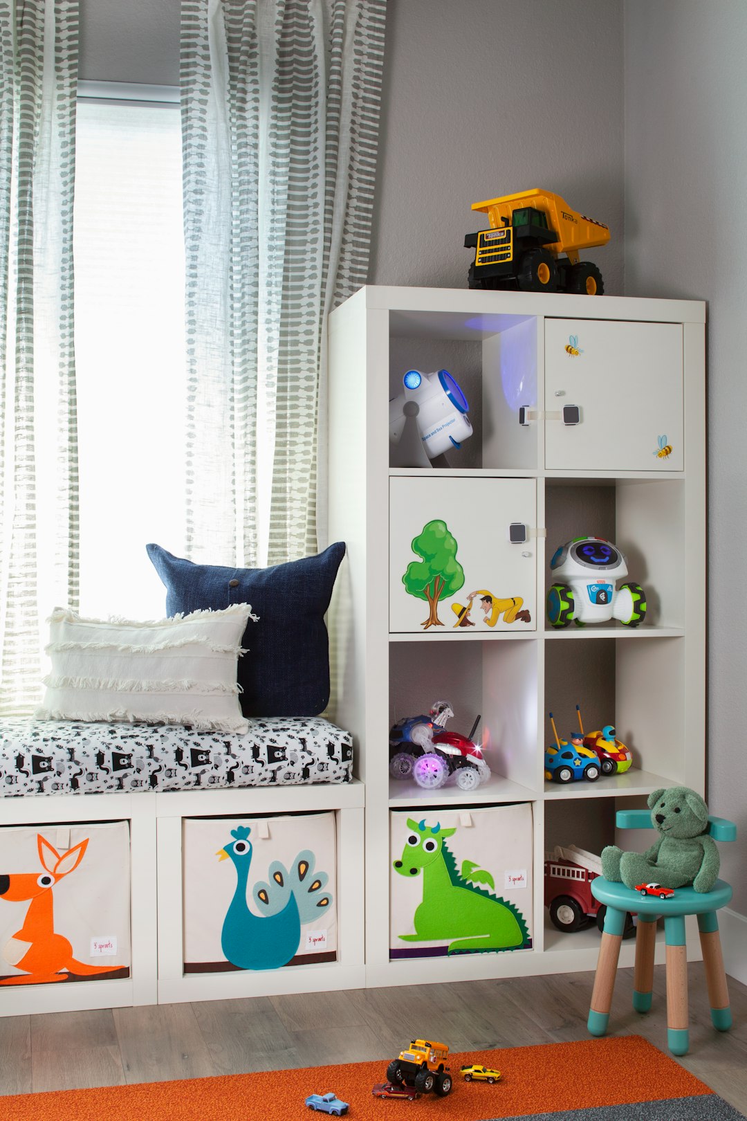 Wall-Mounted Kids Shelf